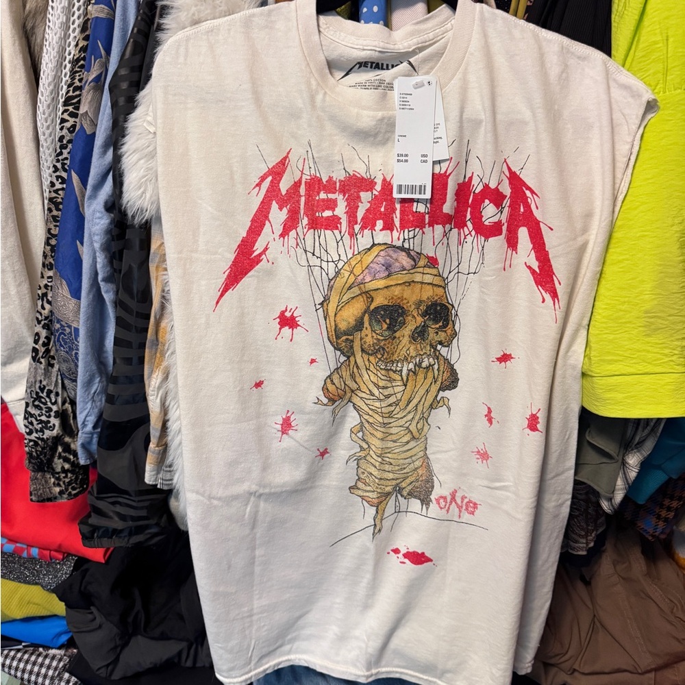 Urban Outfitters Metallica Tee in Cream and Pink